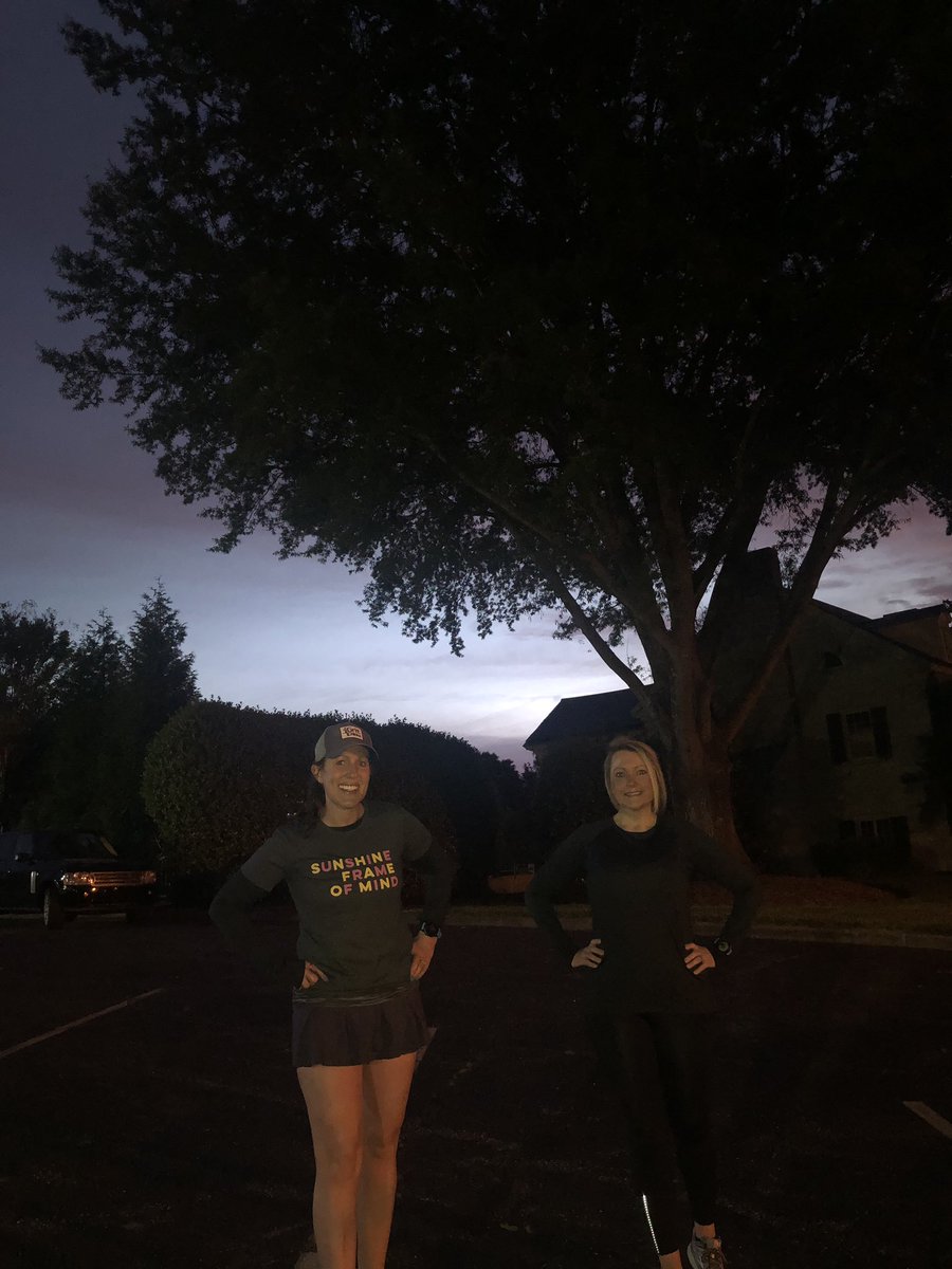 kimpossibleont1's tweet photo. It’s the little things💖
Early morning runs, seeing people you love, &amp; incredible sunrises. 
Run Streak Day 498🏃🏻‍♀️
#skirtsports #runstreak2020 #runoutsideeveryday #littlethings #gritchics https://t.co/rlAR3AgYdj