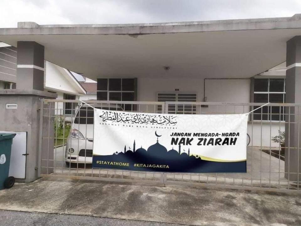 ibnuazreen's tweet photo. @mutalibuthman @rafidah72 Kita tampal ni terus kat pagar.haha https://t.co/KJ0jPGQ9Bn