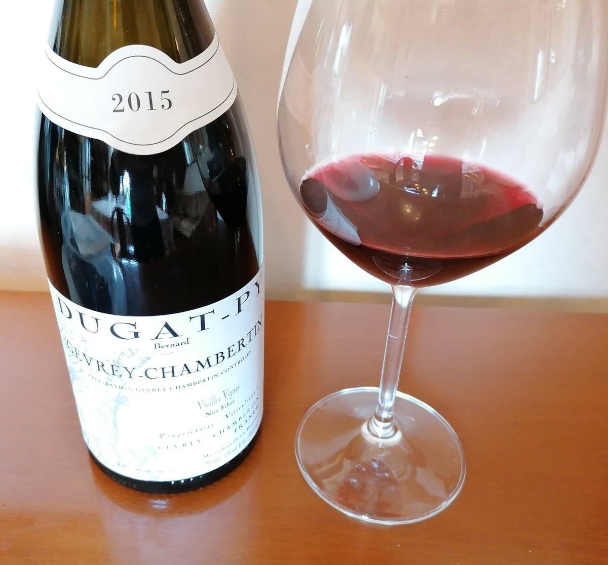 enoitaca's tweet image. Selvatico e dai toni fumè, si apre poi al naso con una cascata di petali di rosa... Di una bontà infinita! #sommelier #degustazione #vino #Borgogna Gevrey-Chambertin 2015