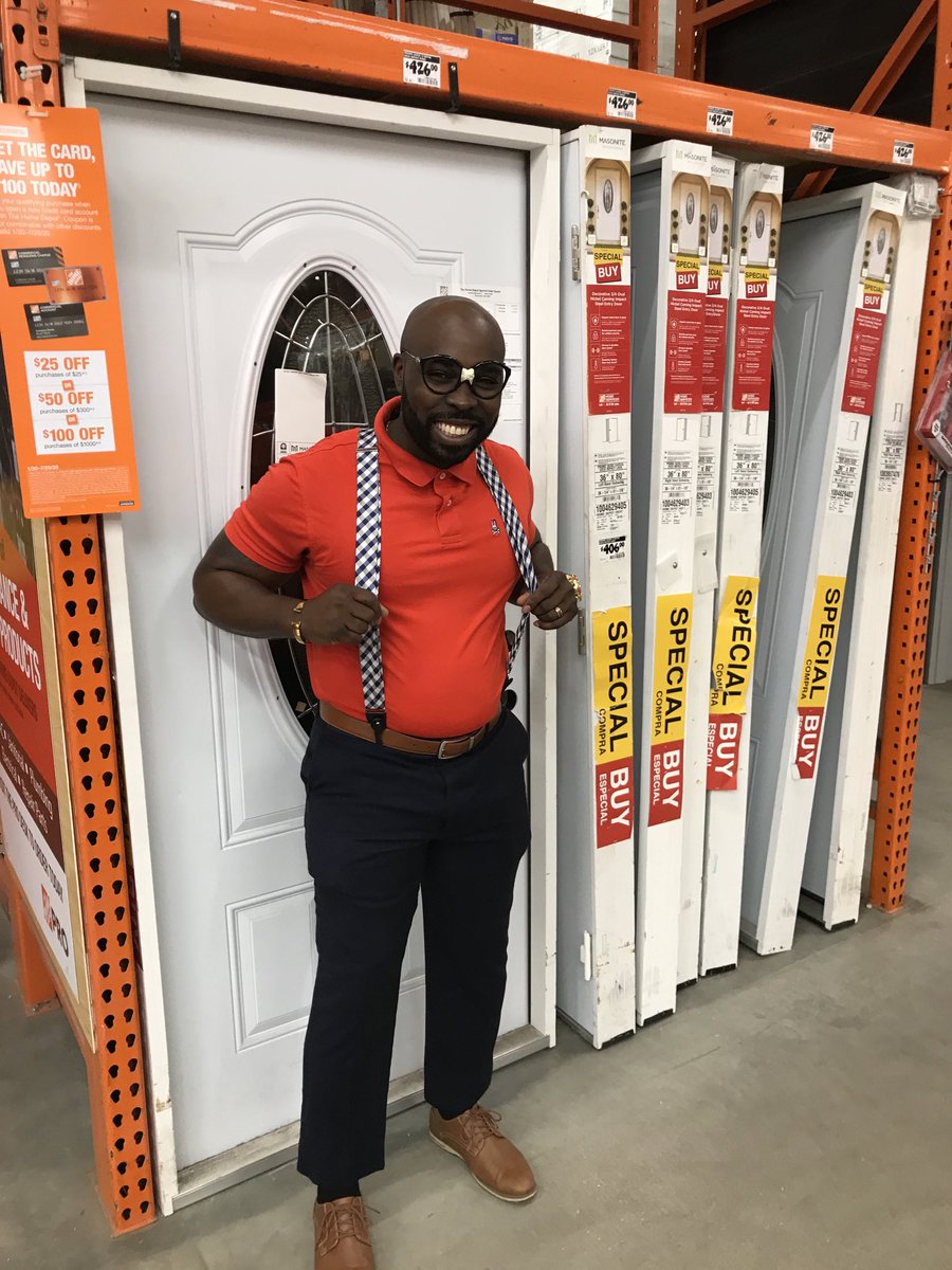 KurtHomeDepot's tweet photo. Nerd day Um yeah! ⁦@sgaskinshd⁩ #d165spiritweek https://t.co/DRTY4B4rAr