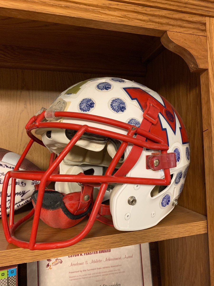 WesWilson247's tweet photo. Round of 64 :  North Regional 
Morgantown Mohigans 
🆚
Fairmont Senior Polar Bears 
Vote Below! 

WV High School Football Helmet Tourney
#WVHelmetTourney @hshelmettourney https://t.co/jSCLV9TGo0