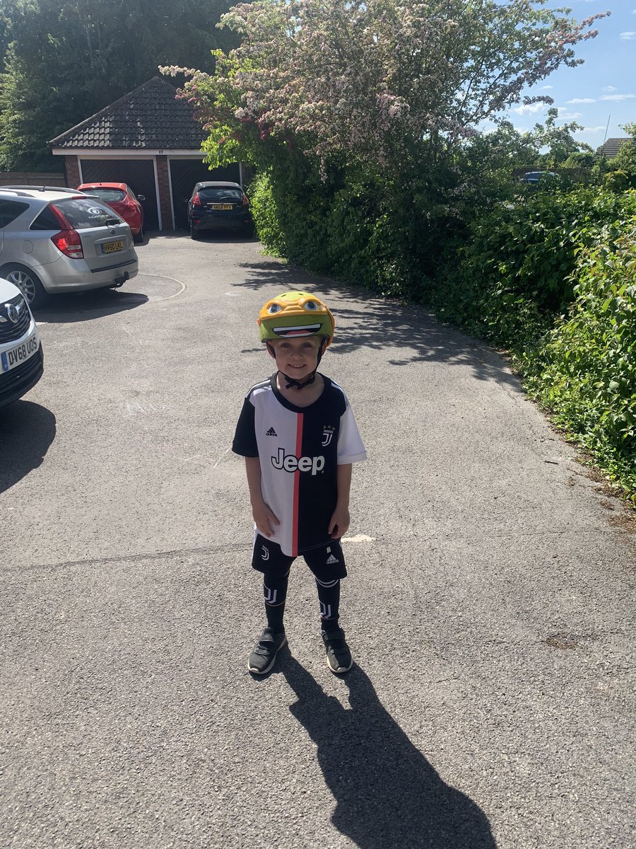 martinrday16's tweet photo. Run 4 completed for #mind although my son fully kitted up in his Juve strip put pay to a decent time by bombarding me with questions on why on earth I would support #nffc #milesformind #hewilllearn #mentalhealthmatters https://t.co/CulUMr3Jrf