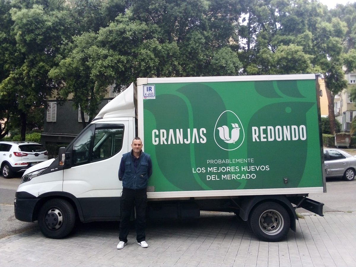 Donación de <a href="/huevosredondo/">granjasredondo</a> de 90 docenas de 🥚 desde Ávila ❤️. De las gallinas 🐓 que viven alli en chalet 🏚️ con musiquita 🎵.  ¡Hurra a Los Carmenes, caño roto y alrededores! ¡Hurra a Huevos Redondo y sus gallinas! 🐓🐓🐓🐓