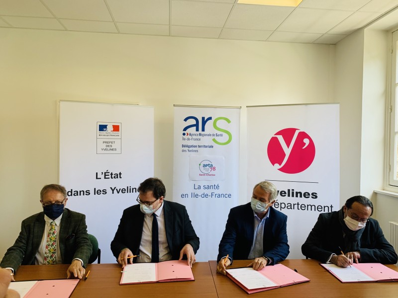 ARS_IDF's tweet photo. Visite ce matin de la 1re cellule d'appui à l'isolement des Yvelines : des équipes pluri-disciplinaires pour effectuer un accompagnement social, logistique, psychologique et sanitaire. https://t.co/flJgQYctrT