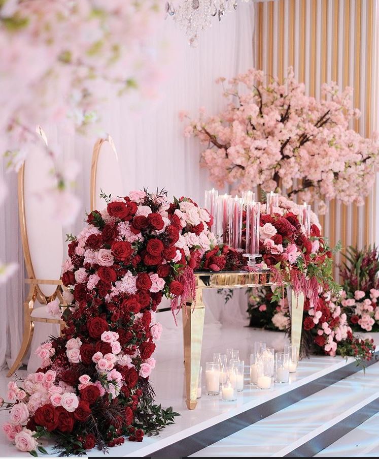 MTBEventRentals's tweet photo. Gorgeous details at this #wedding by @prettyposhparties and floral details by @AlinaFiore #weddinginspo #eventprofs https://t.co/K3dghhB0CI