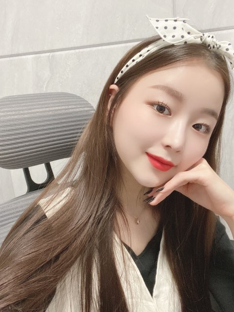 seungeunloops's tweet photo. hii im a new pic and loop account for bvndit seungeun!! stream jungle when it drops in 40 mins<3 

please rt to spread this account ❤️ https://t.co/VvlgIiLEz1