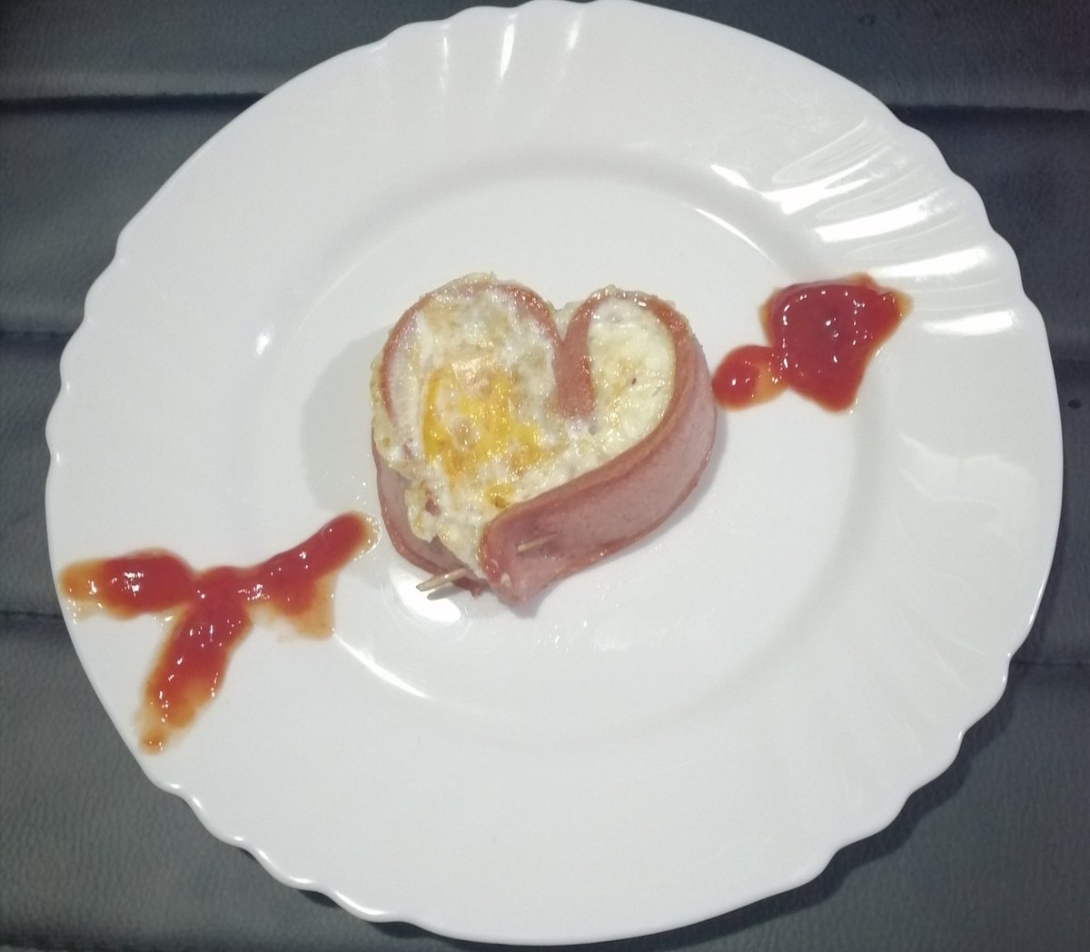ItZeL_130913's tweet photo. LA VIDA INFORMA :
La falta de 🥚🥚 causa ➡️ pérdida de momentos increíbles.
° Échale más ➕ 🥚🥚 a la vida
° Menos ➖ Miedos y Pretextos
° Y más ➕ Amor ♥
#DesayunoCon🥚 https://t.co/PkulgZRy7D