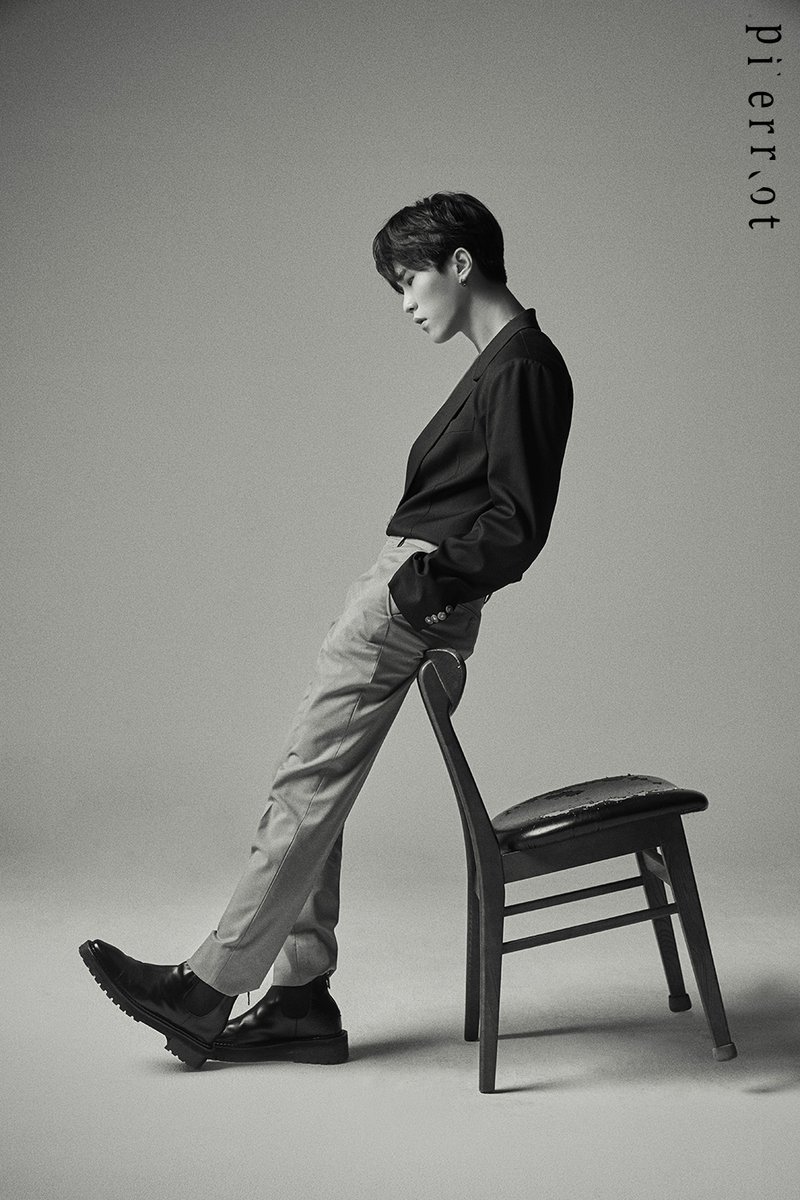 DIA_CRUNCH's tweet photo. D-CRUNCH 'Pierrot' 

Official Photo Teaser
#현오 #HYUNOH

2020.05.22 12:00 PM (KST)

#D_CRUNCH #디크런치 #Pierrot
#NEW_RELEASE #COMEBACK https://t.co/JYP8wc9WGi