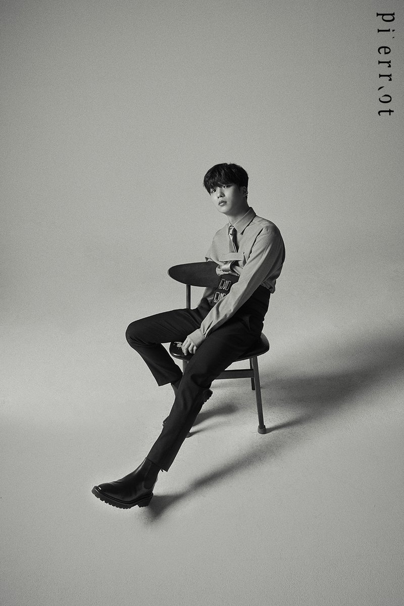DIA_CRUNCH's tweet photo. D-CRUNCH 'Pierrot' 

Official Photo Teaser
#현우 #HYUNWOO

2020.05.22 12:00 PM (KST)

#D_CRUNCH #디크런치 #Pierrot
#NEW_RELEASE #COMEBACK https://t.co/euBjAI6uI9