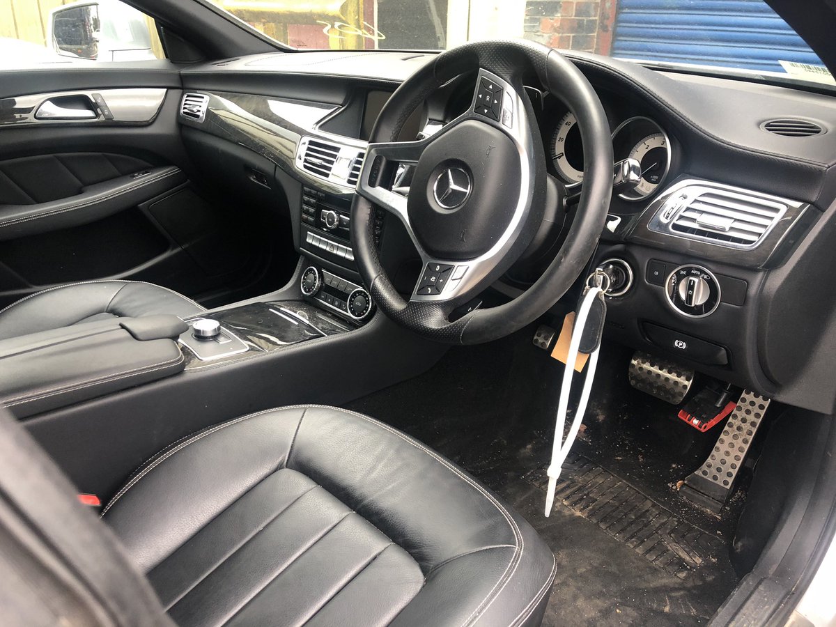 DronsfieldLee's tweet photo. CLS in for breaking #dronsfields #usedmercedesparts #originalusedmercedesparts #bodyshopsuk #Recycling #w218 πβοΈ03332401020 https://t.co/Po89yfvruv