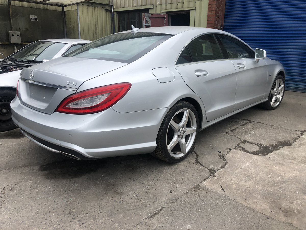 DronsfieldLee's tweet photo. CLS in for breaking #dronsfields #usedmercedesparts #originalusedmercedesparts #bodyshopsuk #Recycling #w218 πβοΈ03332401020 https://t.co/Po89yfvruv