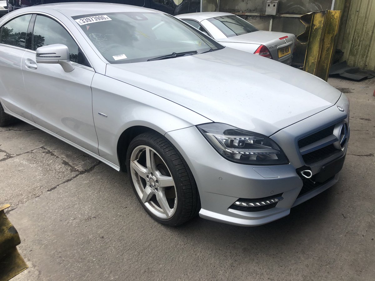 DronsfieldLee's tweet photo. CLS in for breaking #dronsfields #usedmercedesparts #originalusedmercedesparts #bodyshopsuk #Recycling #w218 πβοΈ03332401020 https://t.co/Po89yfvruv