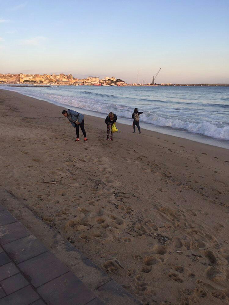 BcnPloggingCong's tweet photo. En un moment en que la natura ha pogut respirar tranquil•la, el mar segueix tornant-nos allò que no li correspon...Fer plogging, una manera diferent de fer esport, cuidant del nostre cos i del planeta! #plogging #goplogging #ploggingday #esport #salut #mediambient #environment https://t.co/N33cxCGEfC