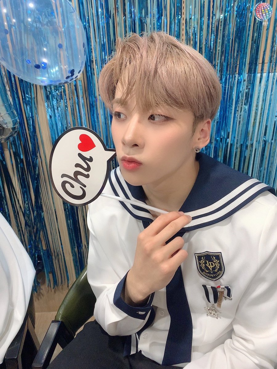  #Castle_J monthly post May 12th 2020 thread   @McndOfficial_His little kissie pouts are the most precious and cute uwu like omg so soft and sweet to see 