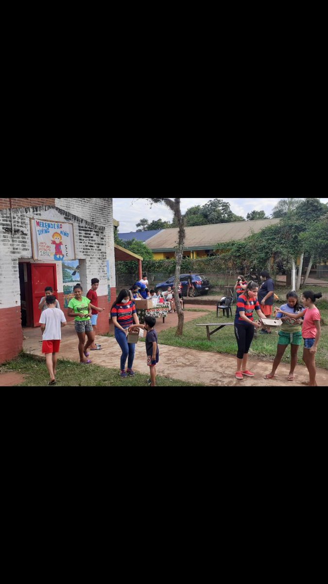 GatoRodriguez17's tweet photo. Ayer nuevamente nuestras jugadoras del femenino Juveniles y Primera de Rugby  Centro de Cazadores aportaron su granito de arena para la merienda de los chicos en el merendero Divino Niño,elaboración propia de las jugadoras...Cazadoras y Solidarias!!! https://t.co/lGikiFQH6Q