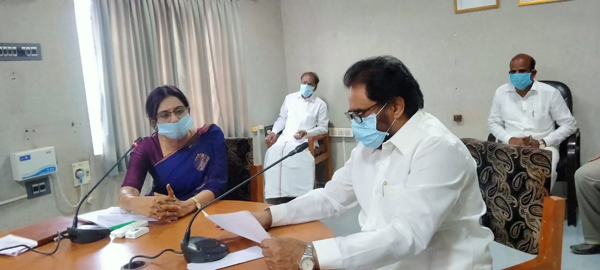 ThiruArasarINC's tweet photo. புதுக்கோட்டை மாவட்ட ஆட்சித்தலைவர் அலுவலகத்தில்  கொரோனா பாதிப்பு குறித்தும் நோய் தடுப்பு நடவடிக்கைகள் குறித்தும் கேட்டறிந்து ��லோசனைகள் செய்த போது. மாவட்ட ஆட்சித்தலைவர், வருவாய் அலுவலர்,மருத்துவ கல்லூரி டீன், சுகாதார இணை இயக்குனர்,துணை இயக்குனர்கள், நகராட்சி ஆணையர் கலந்துகொண்டனர். https://t.co/Ptbj0qEOMm