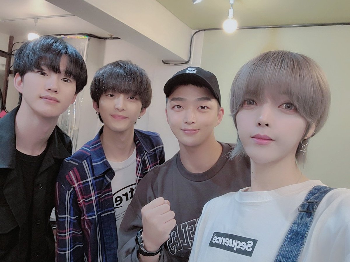 [엔티크] 14일 입대를 앞둔 
승후, 휴가 나온 상욱이와 
오랜만에 보는4인 엔티크 입니다~ 😍

#엔티크 (N.tic)  #ntic  #NewTrendIcon