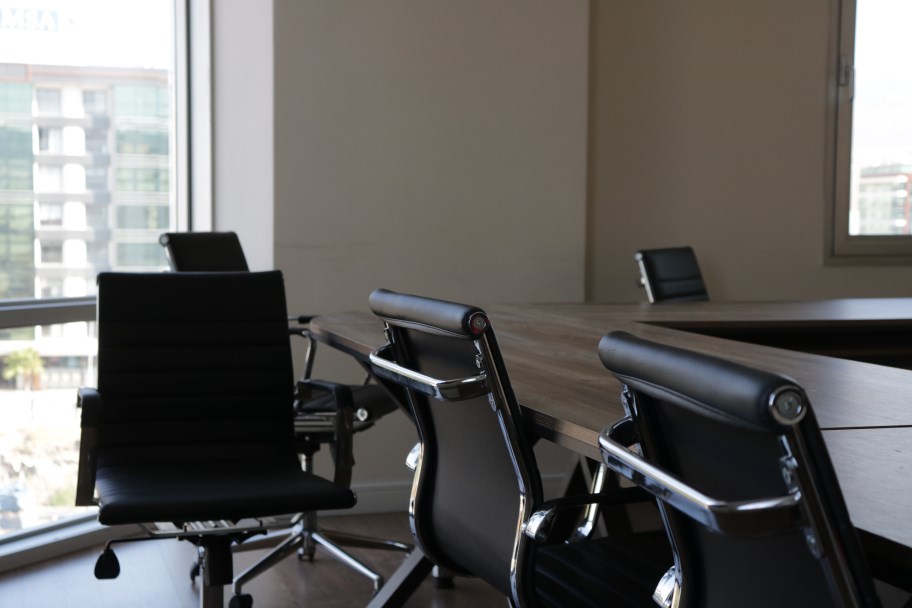 TheLawSociety's tweet photo. Our summary of the government’s guidance on returning to the office for England only (Welsh government guidance applies in Wales) is available here in a Practical framework for law firms and sole practitioners on return to the office
https://t.co/0LkO9MA8C9 https://t.co/exkhdzFm7n