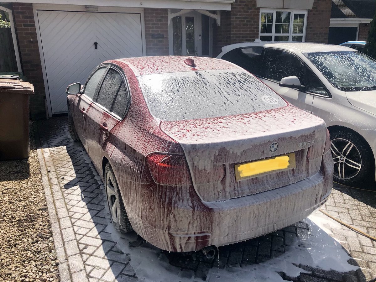 Sladester100's tweet photo. Brought myself a @karcheruk snowfoam lance and gave the car a blast this morning. Got carried away and did the wife’s too!
The only issue; it left me no time to get snacks for work & now I’m stuck in the Command Hub with nothing but an orange! #myEMSshift #Ambulance #Snackless https://t.co/nPhco2EKoo