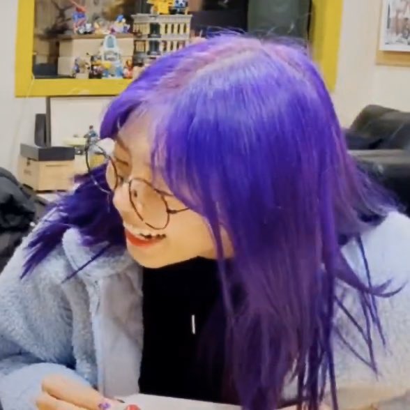 yjiminji's tweet photo. whenever she 😆 https://t.co/iWQpFz6u8L