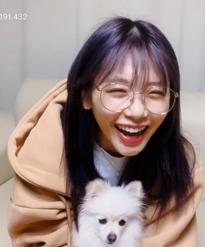 yjiminji's tweet photo. whenever she 😆 https://t.co/iWQpFz6u8L