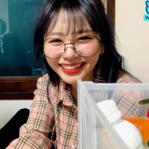 yjiminji's tweet photo. whenever she 😆 https://t.co/iWQpFz6u8L