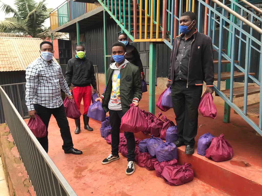 eagleswingsaid's tweet photo. Just had a great food parcel drop into a slum area in Limuru Kenya through some trusted friends. Tough here. No work and no food due to virus. I am still fundraising on justgiving for all of this
https://t.co/sv5cU2HRMA all help welcome. ALL money will be sent on. https://t.co/WlirsUOpDA