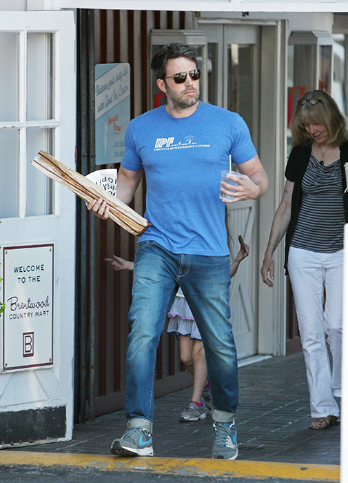 BestAffleck's tweet photo. Bread Affleck  🍞 https://t.co/QBknENoklA
