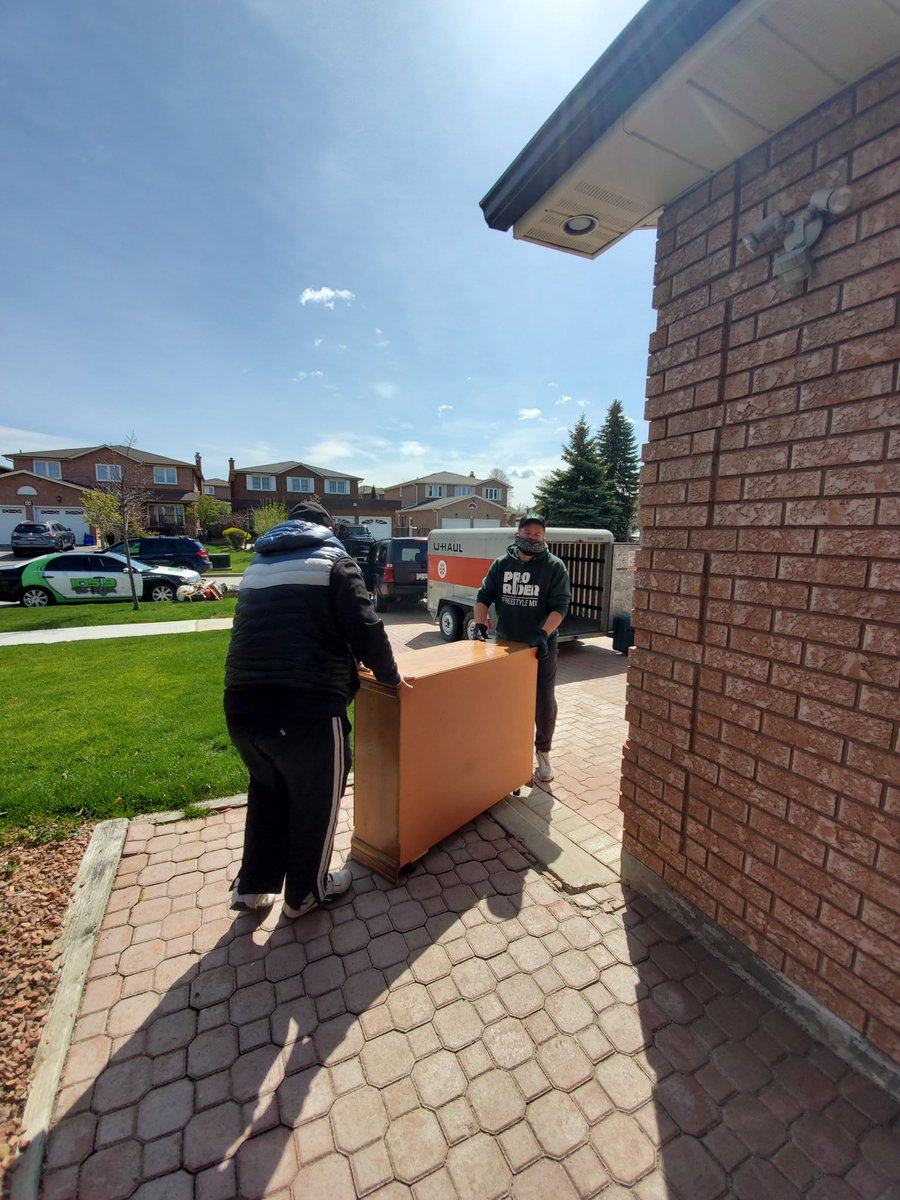 Huge shoutout to the #1059theregion sales team who spent today picking up and dropping off furniture and household items for the <a href="/elspethheyworth/">Elspeth Heyworth Centre for Women</a> Center for Women! Debra, John, <a href="/1059ROTR/">Rob Pagetto</a> and <a href="/jm1059theregion/">Joseph Montagnese</a>, we are proud to be part of a team that cares so much. 🙏