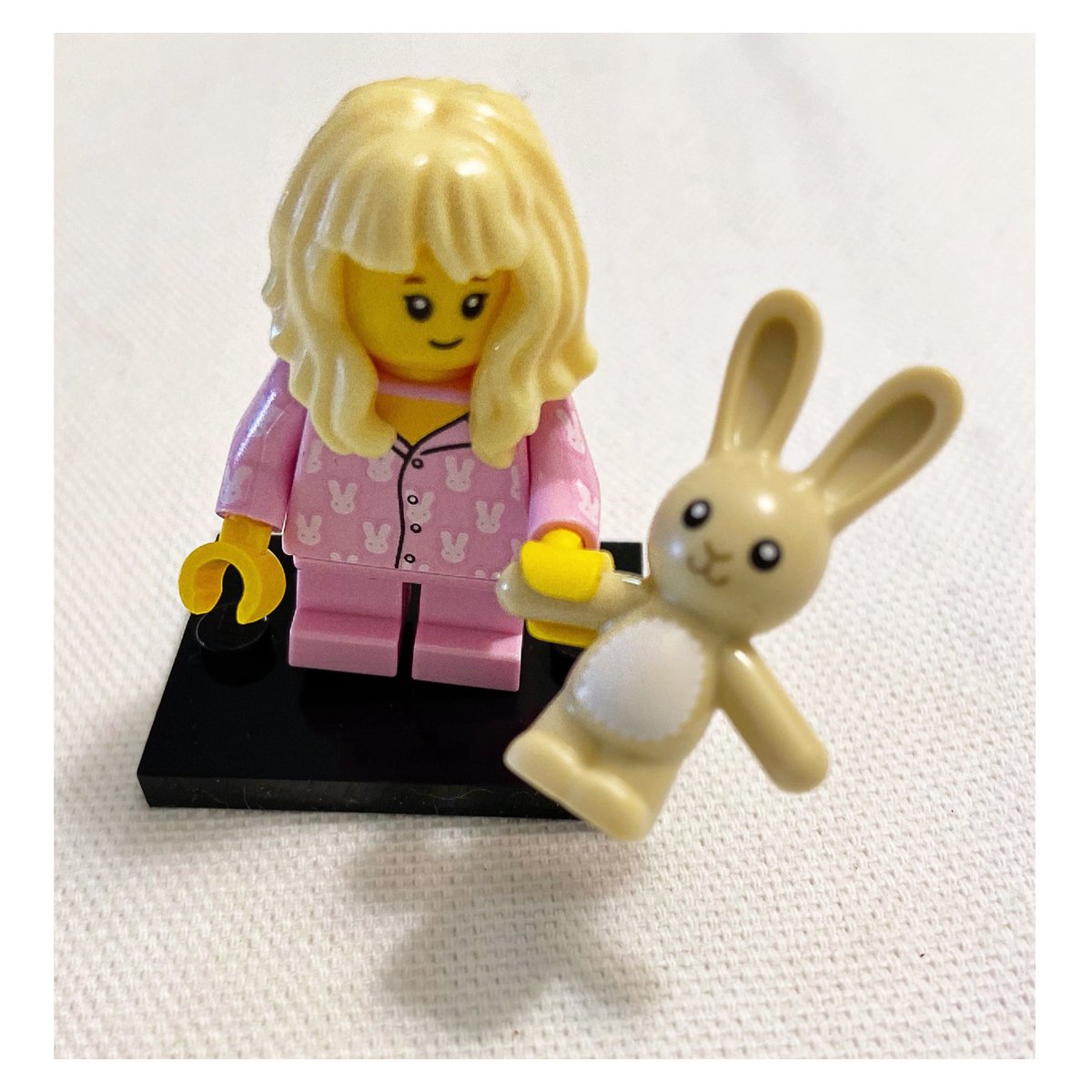ClassWithMissW's tweet image. For teacher appreciation, my #BuzzWorthy principal, @howellprincipal somehow found @LEGO_Group mini figures to represent us in a way. Mine is a very tired first time teacher mom.