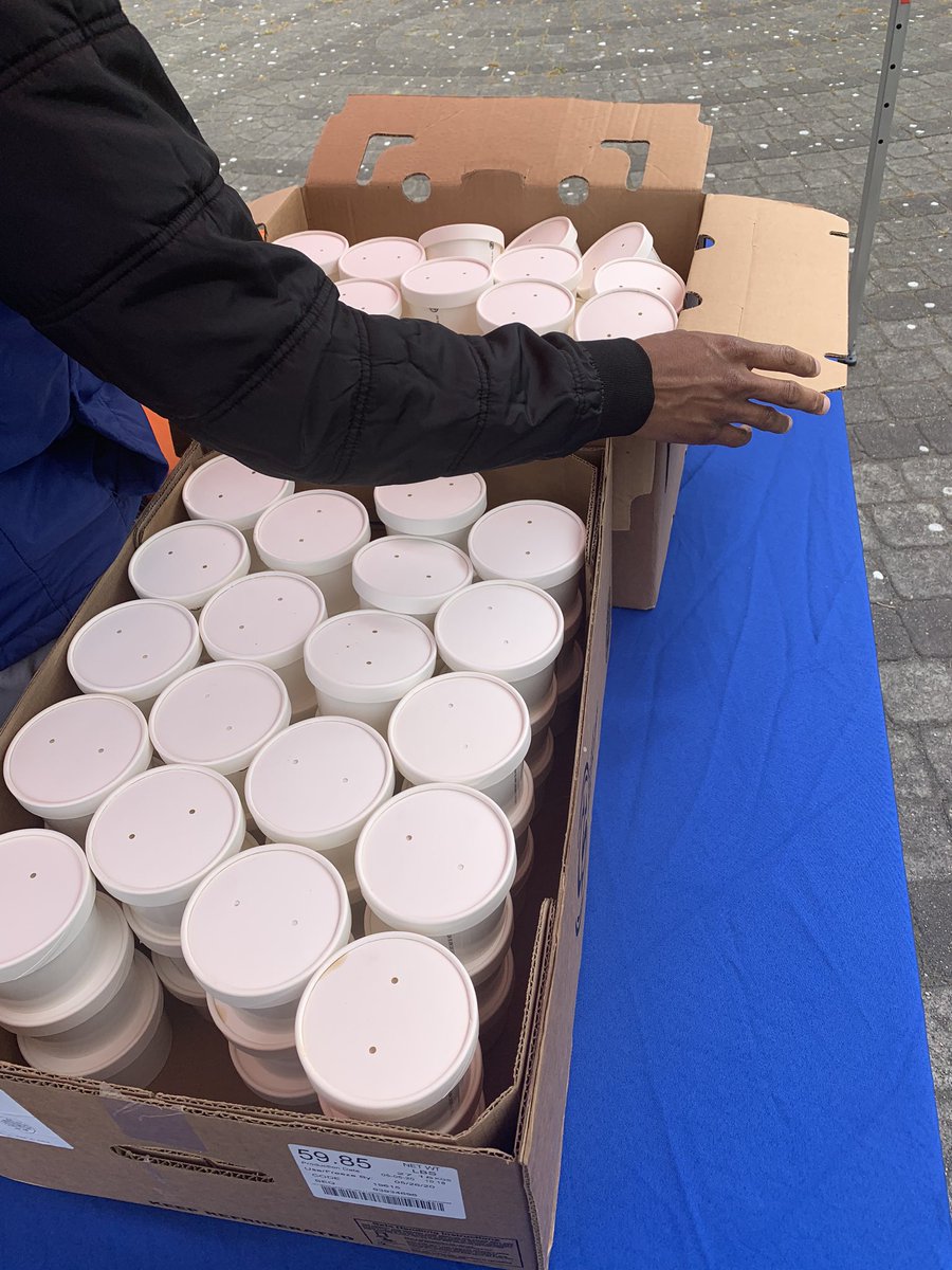 FN_Jesiah's tweet photo. The food has arrived! https://t.co/rvH4wJidVC