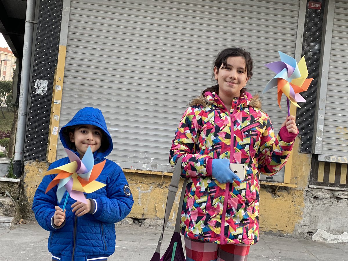 Bugün biz de rüzgar gülümüzü yaptık. <a href="/UfkBlc/">Ufuk BALCI</a> @rfebs5 <a href="/ZehraKo10257549/">ZehraKoc</a> @HalkalIlkokulu