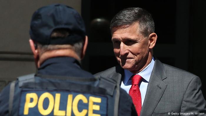 Esta campaña de desprestigio que fue impulsada por el partido demócrata y apoyada en un principio por la CIA, el FBI y el mismísimo Congreso de los Estados Unidos, ocasionó que Flynn fuese destituido y puesto a la orden de la justicia mientras se comprobaba o no su culpabilidad.