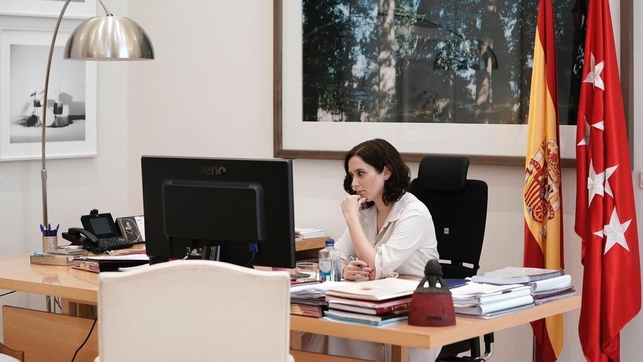 eldiarioes's tweet photo. ‼️ El portal de Transparencia ha publicado este martes la adjudicación de un contrato por valor de 565.000 euros a la empresa propietaria del apartamento donde se hospeda Ayuso, Room Mate S.A, cuyo dueño es Kike Sarasola https://t.co/jWtaC9ICLS https://t.co/JDoT7YEsrC