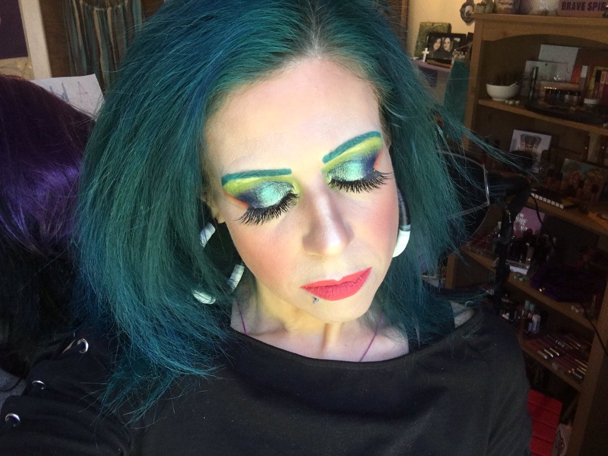 ShannonsCreati1's tweet photo. I’m very happy with today’s look ! #athometogether #makeup #beautiful #beauty #YouTube #creativity #beyou #SmallStreamersConnect #SmallStreamerCommunity #SmallStreamersConnectRT #nofilter #nofilter2020 #nofilterneeded https://t.co/wye35BPk4u