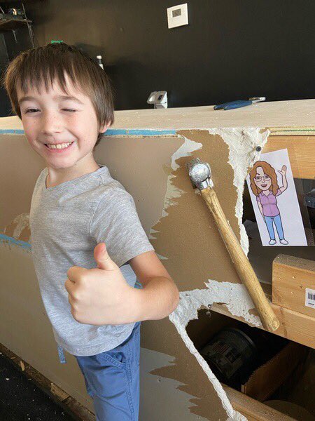 awells54321's tweet photo. My students are taking me on some end-of-the-year adventures! #FlatTeacher #PandaPride  @SpartanburgD5 @RRESPandas https://t.co/1SbWKN4pCb