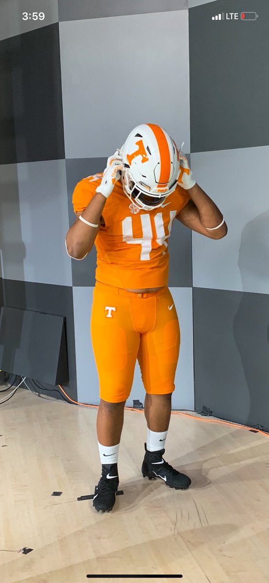 grindtimesayy's tweet photo. Where all my Tennessee fans at ? 🤔🤔🤔🤔 show some love 🥵🔥🔥🔥🔥!! #GBO🍊 (not committed) https://t.co/7GSOH5TRdo