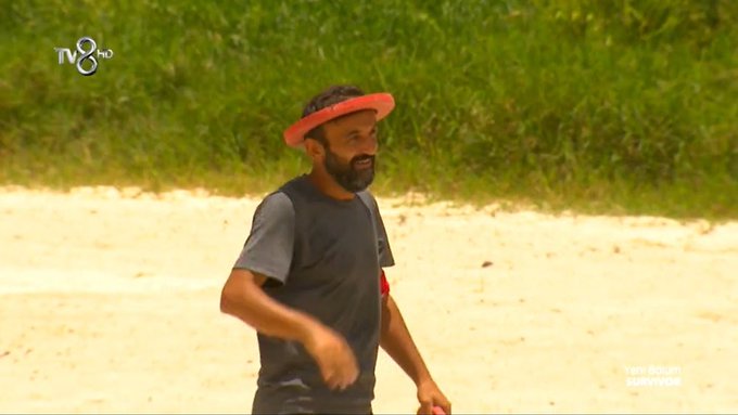 Arkadaşlar ben bir analizci değilim ama iyi analiz yaparım 😂 mert 1. Olacak ve potadan düşecek ersinin ismini diyecek ve adaya veda eden isim ersin olacaktır. Analizim yanlis çıkarsa bu posta şifremi yazacağım. 
#survivor2020 #ersinkorkut #survivorpanorama #survivor2020yeniden