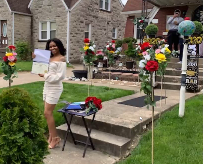 Ms_SRK's tweet photo. Love how this @JeffCoHS student's family is celebrating her graduation. Create your own beauty! Congratulations!! #wearejcpsathome @JCPSHighEA_2 @JCPSeSchool https://t.co/UcnT1OOszd