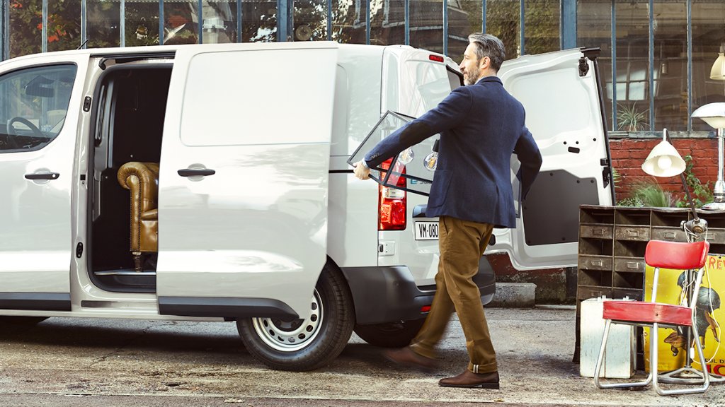 citroenarg's tweet photo. Descubrí la Nueva Citroën ë-Jumpy - 100% Ëelectric que se comercializa en Francia. Alcance de hasta 330 km (WLTP) para durar todo el día de trabajo, con hasta 6.6 m3 de volumen de carga y 1.9 m de altura. #ËlectricForAll #CitroënË_Jumpy #InspiredByPro https://t.co/GeSoHtcI5U