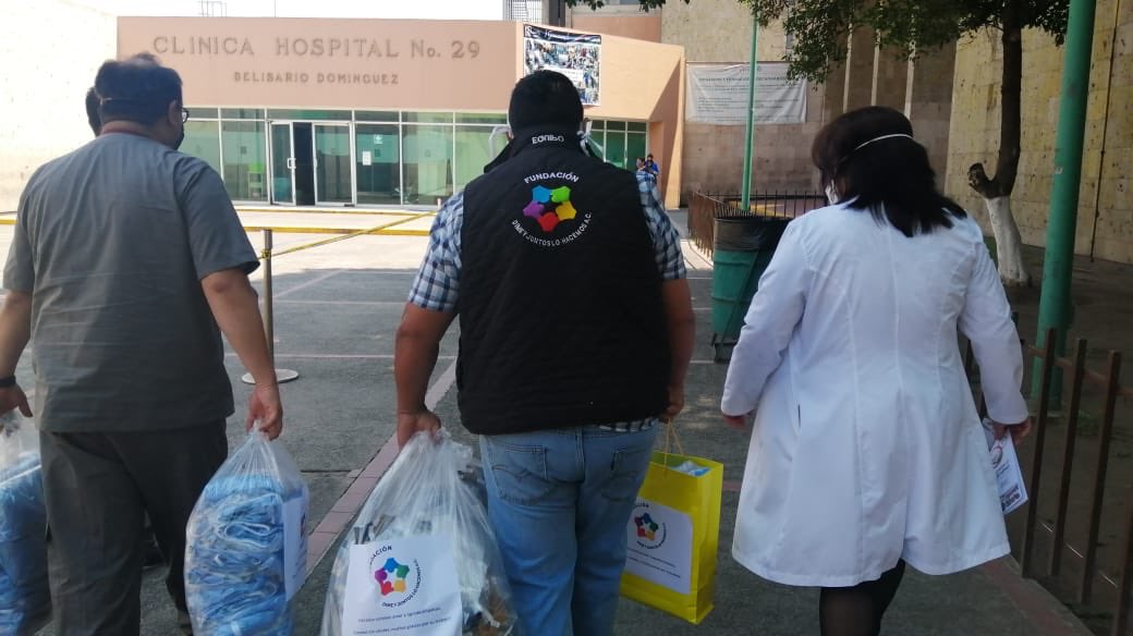 FundacionDIMEac's tweet photo. ¡Gracias por confiar en el #EquipoDime!
Donamos al #PersonalMédico de la Clinica 29 del #IMSS en #GustavoAMadero, kits de 500 cubrebocas, 250 caretas, 200 guantes y 200 overoles, 
¡Gracias por su esfuerzo #HeroesConBata #COVID19 #MexicoUnido https://t.co/0tcUts29PI
