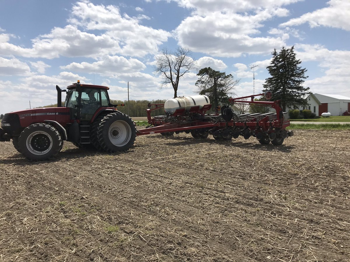 FultonCoAg's tweet photo. Fun afternoon planting a 2020 #efields Soybean Seeding Rate Study with Scott and @econrad881 Conrad in Metamora. Rates 180k/ac to ‘really low’. Should be interesting! @StepUpSoy @OhioStatePA @redlineeq https://t.co/ZsbAmVejws