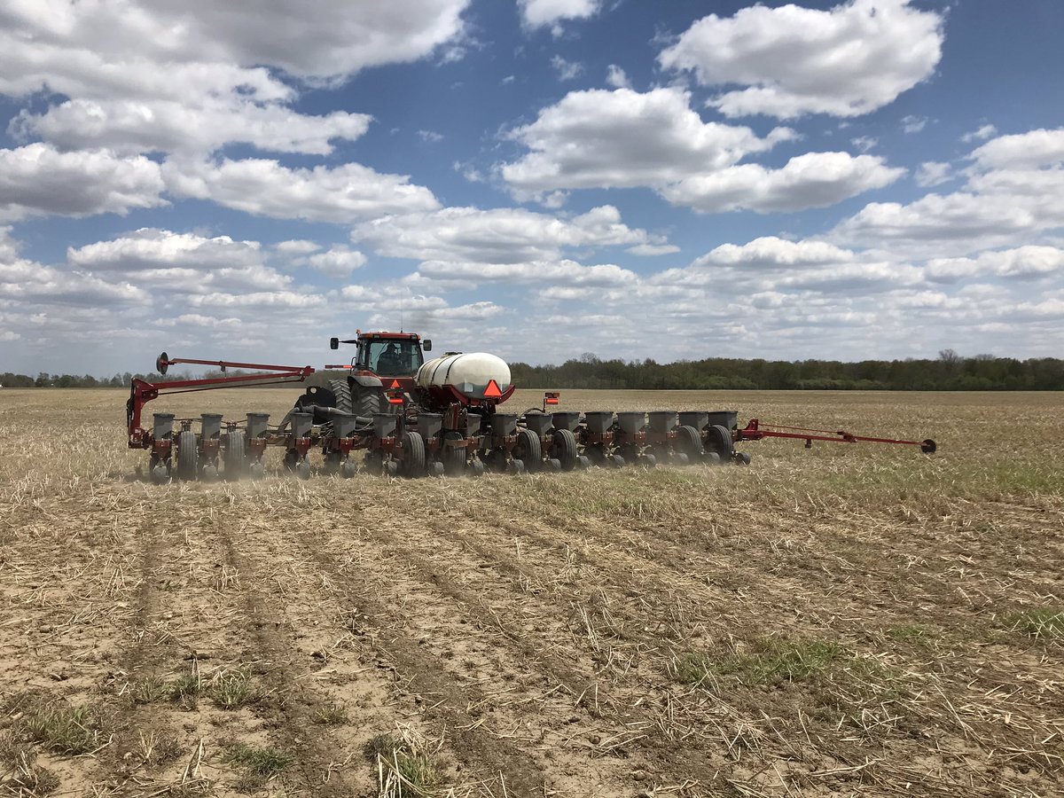 FultonCoAg's tweet photo. Fun afternoon planting a 2020 #efields Soybean Seeding Rate Study with Scott and @econrad881 Conrad in Metamora. Rates 180k/ac to ‘really low’. Should be interesting! @StepUpSoy @OhioStatePA @redlineeq https://t.co/ZsbAmVejws