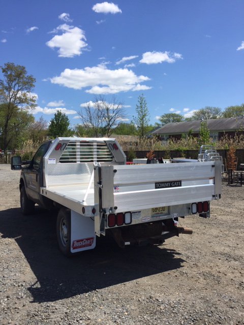 TommyGateLift's tweet photo. Creston Hydraulics, did a great job upfitting this Truckcraft Aluminum Platform Body with a Galvanized, Low-profile, #TommyGate #G2 Liftgate.
Great work! ๐๐๐๐
.
.
.
#Hydraulicliftgates #liftgates #worktruck #flatbed #needsomethinglifted #wehaveagateforthat https://t.co/wcK7QKIgRd