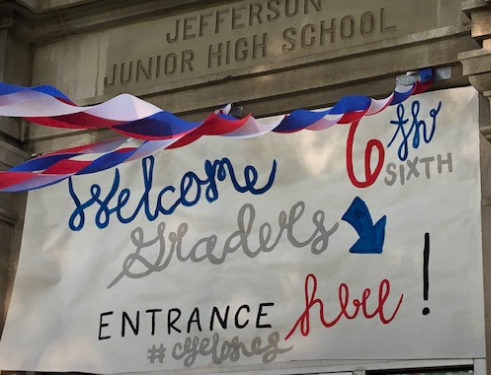 jmscyclones's tweet photo. JMS Loves Our Kids! Signs, staff, balloons, and sidewalk chalk welcomed kids coming to clean out lockers and turn in their library books. https://t.co/SouI5OWRZH