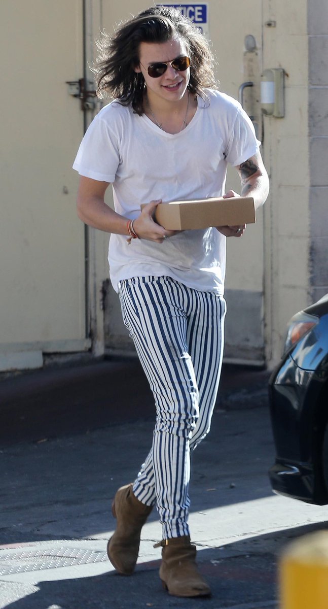 Harry Styles as Kurt Hummel; a very random but necessary thread