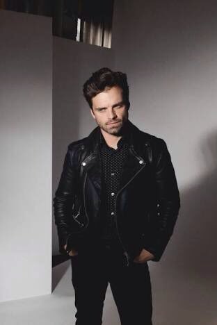 Monsieur_HJ's tweet photo. “Robert Pattinson has a smaller movie, the gothic noir The Devil All the Time, that will be released on Netflix this fall” #tomholland #BillSkarsgard #SebastianStan https://t.co/qWFaz2hXtC