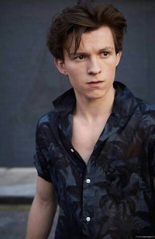 Monsieur_HJ's tweet photo. “Robert Pattinson has a smaller movie, the gothic noir The Devil All the Time, that will be released on Netflix this fall” #tomholland #BillSkarsgard #SebastianStan https://t.co/qWFaz2hXtC