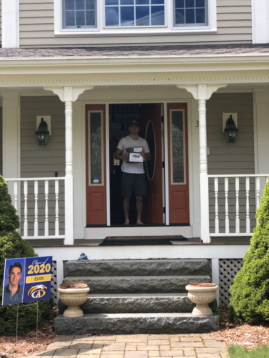 NursesAhs's tweet photo. What a fun morning delivering caps, gowns and lawn signs to our amazing seniors!!! 🎓 @Andover_HS @AndoverPS #AHSSeniorSurprise #ClassOf2020 #SeniorSpotlight https://t.co/TK5nCGZoWB