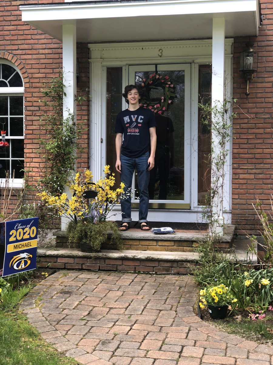 NursesAhs's tweet photo. What a fun morning delivering caps, gowns and lawn signs to our amazing seniors!!! 🎓 @Andover_HS @AndoverPS #AHSSeniorSurprise #ClassOf2020 #SeniorSpotlight https://t.co/TK5nCGZoWB